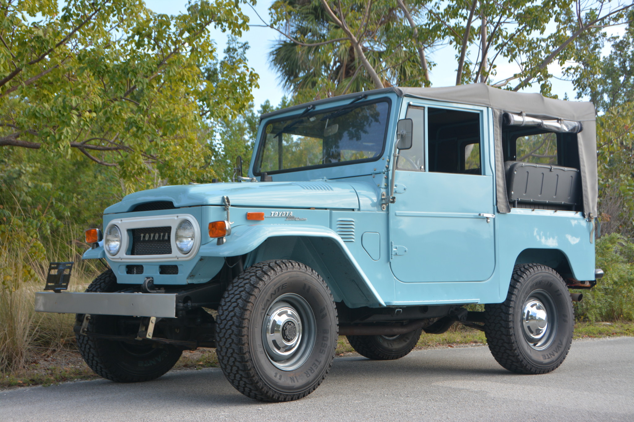 Toyota Land Cruiser 1974 - Exploring 63 Images & 12 Videos