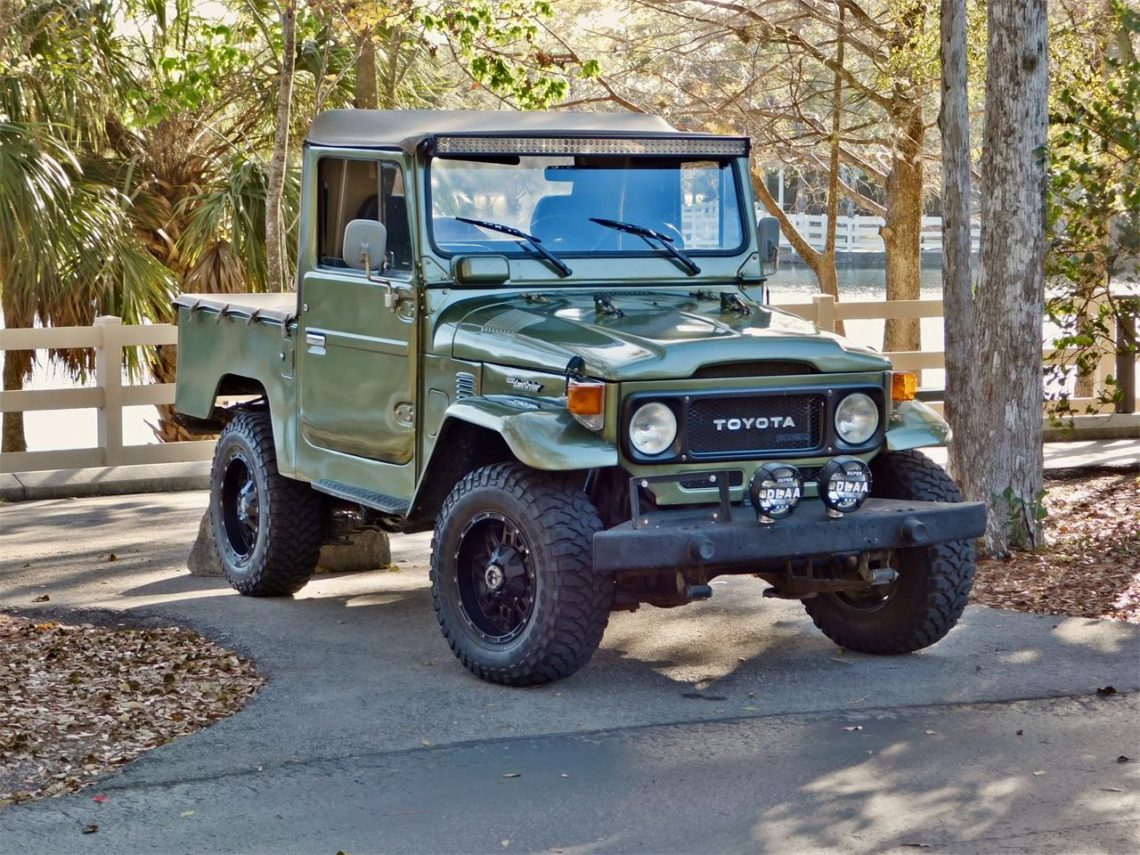thumbnail interactive-video image 1 of NEW OEM Toyota Land Cruiser Chrome Grille - FJ40, FJ45, FJ43, BJ40 (1979-1984) - Trail Team Style 1 of 2